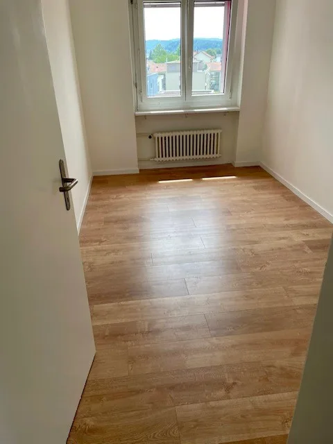 Appartamento moderno 3.5 locali con balcone e vista a Oftringen