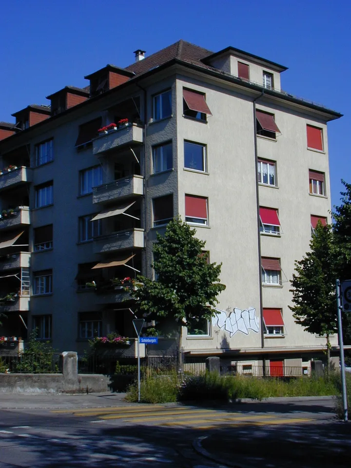 Helle 4-Zimmer-Wohnung mit Balkon an der Viktoriastrasse in Bern