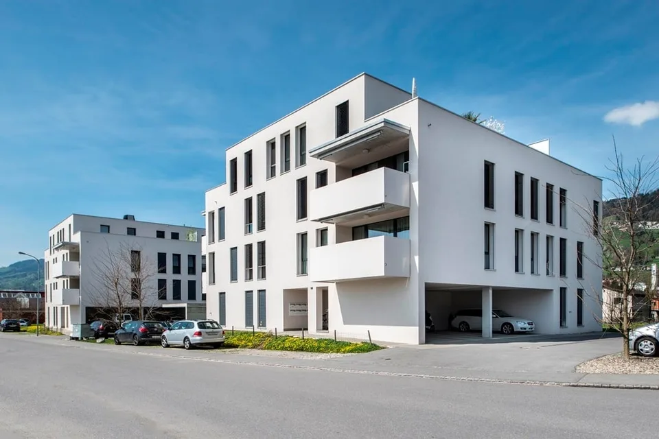 Parkplätze und Unterstände zu vermieten