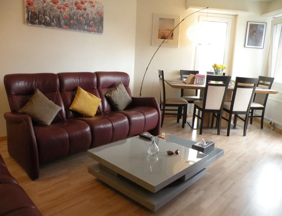 🏡 Charming Furnished 2.5-Room Apartment Seebacherstrasse 64, Zürich Seebach 2nd Floor Left