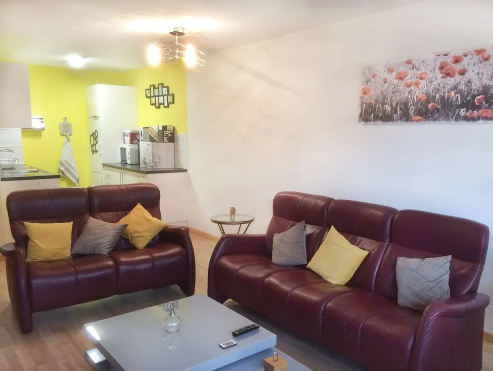 🏡 Charmantes möbliertes 2.5-Zimmer-Apartment Seebacherstrasse 64, Zürich Seebach 2. Stock links