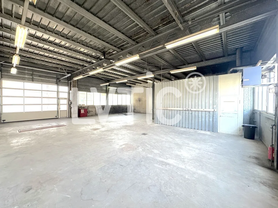 Halle industriell, Werkstatt von 725 m2 zur Miete in Châtel-St-Denis