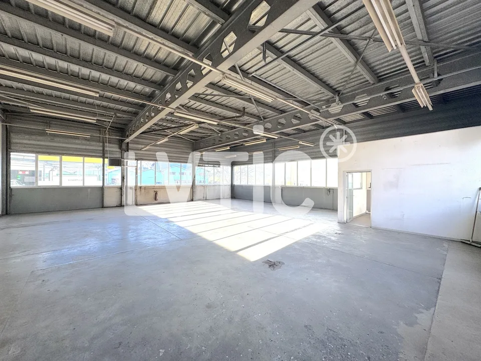 Halle industrielle, atelier de 725 m2 à louer à Châtel-St-Denis