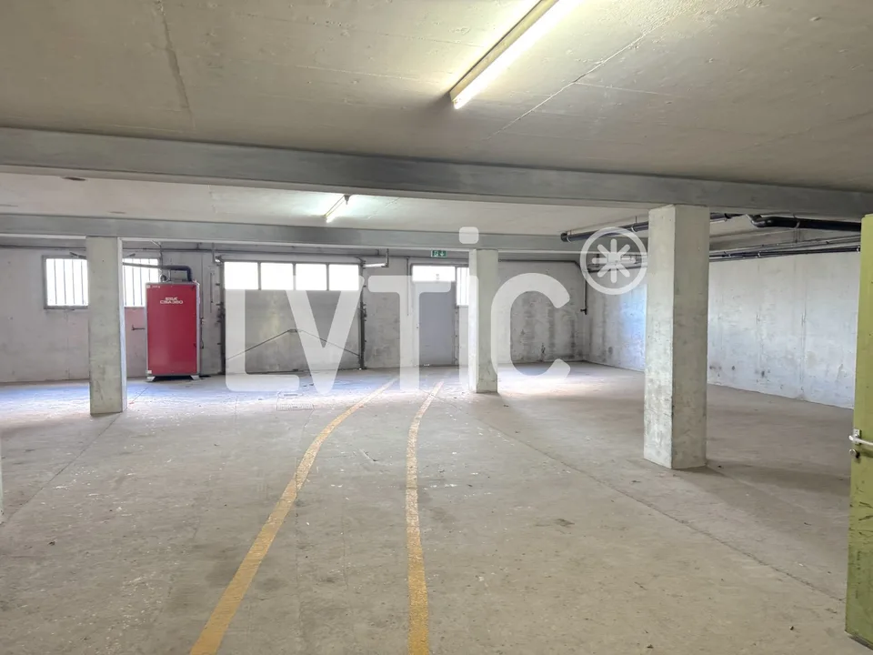 Halle industriell, Werkstatt von 725 m2 zur Miete in Châtel-St-Denis