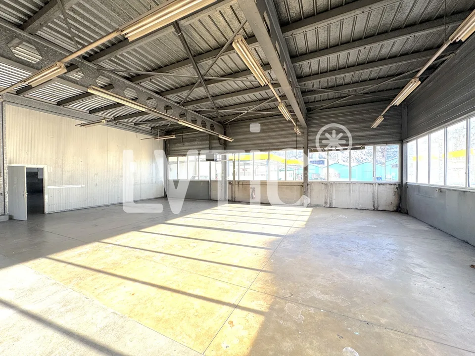 Halle industriell, Werkstatt von 725 m2 zur Miete in Châtel-St-Denis