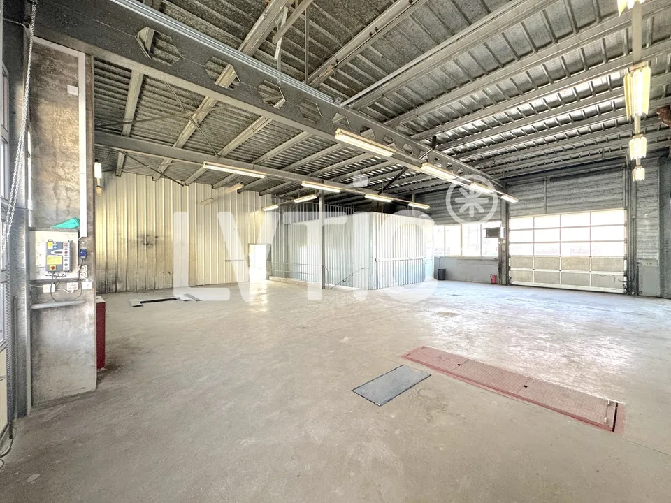 Halle industriell, Werkstatt von 725 m2 zur Miete in Châtel-St-Denis