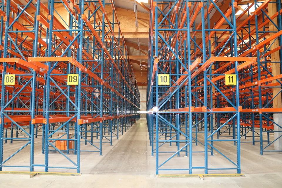 Logistics Hall/Warehouse 1140m2 - Loading Dock - Close to Highway