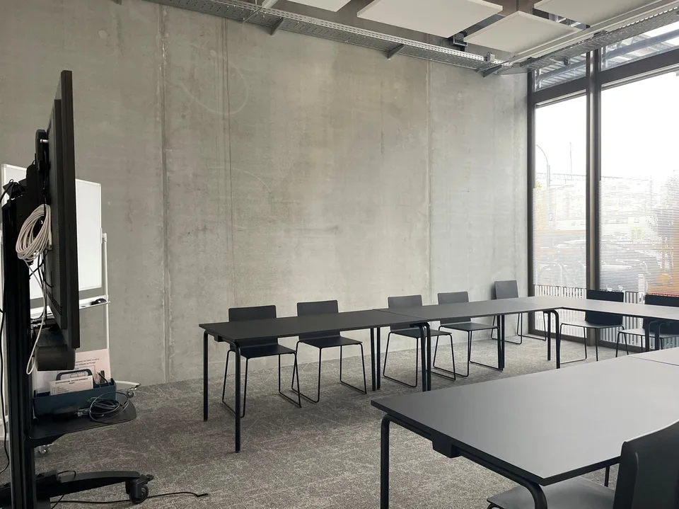 Moderne Büros von 30 bis 200 m² in einem Minergie-zertifizierten Gebäude, 2 Schritte vom Bahnhof Freiburg entfernt – Foto 17 von 22