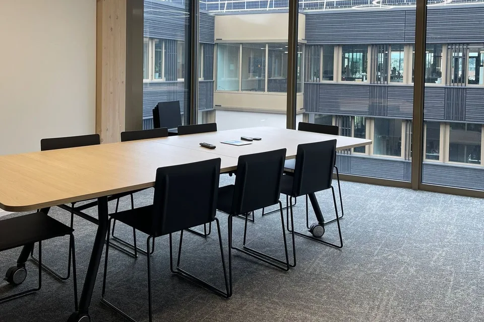 Moderne Büros von 30 bis 200 m² in einem Minergie-zertifizierten Gebäude, 2 Schritte vom Bahnhof Freiburg entfernt – Foto 15 von 22