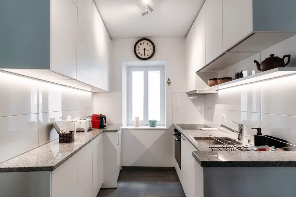 Dreizimmerwohnung auf zwei Ebenen mit Patio – Bissone