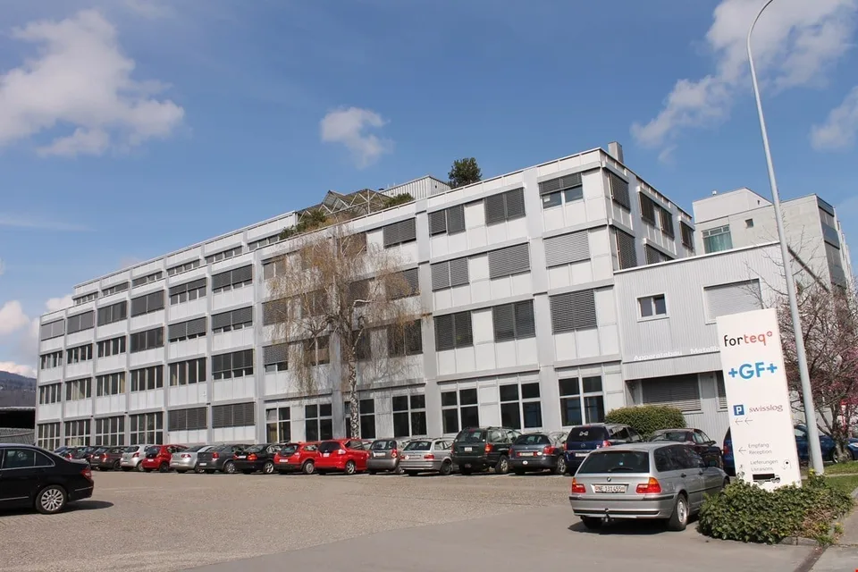 Spazi ufficiali ottimali in una posizione ideale a Nidau