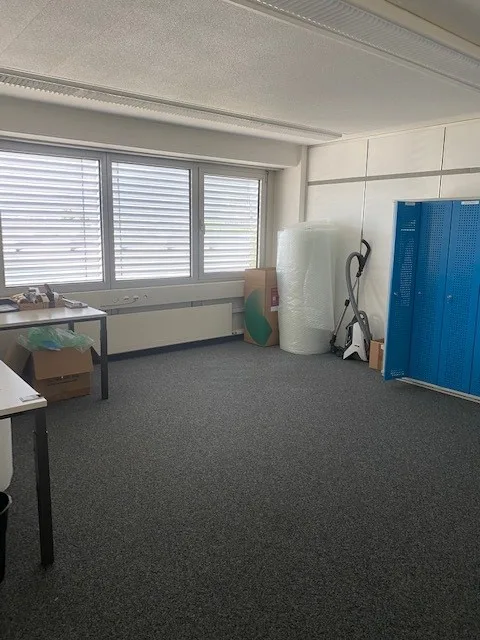 Spazi ufficiali ottimali in una posizione ideale a Nidau