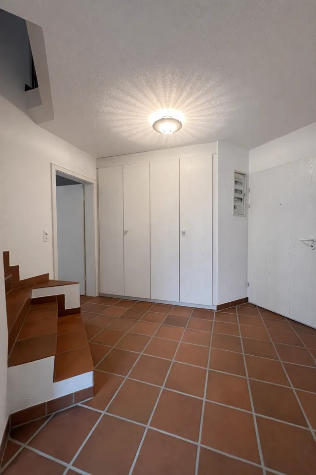 Moderne 5.5-Zimmer-Maisonette-Wohnung in ruhiger Lage im Hirzel ZH