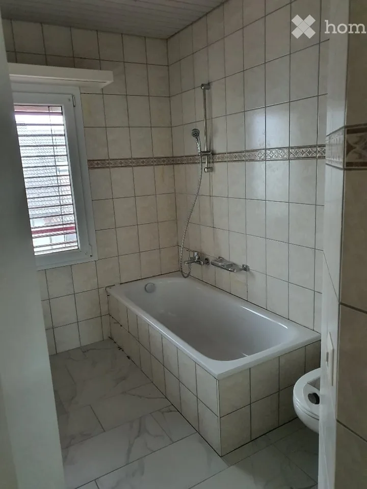 Moderne 4.5-Zimmer-Wohnung mit Balkon und Garage in Lupsingen