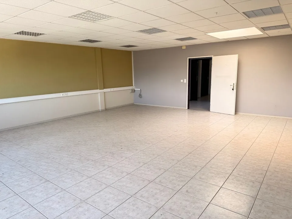 TO SEIZE - OFFICES IN ECHANDENS – photo 11 of 12