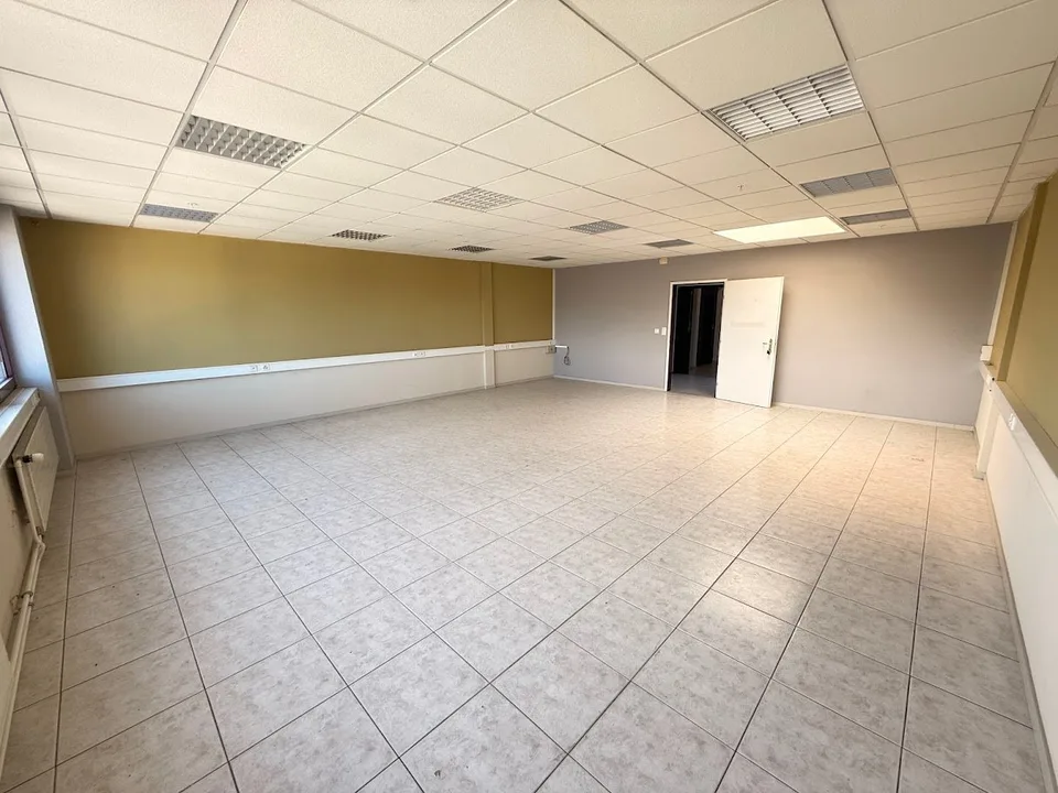 TO SEIZE - OFFICES IN ECHANDENS – photo 12 of 12