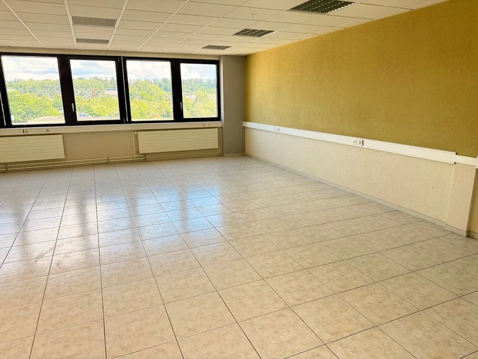 TO SEIZE - OFFICES IN ECHANDENS – photo 10 of 12