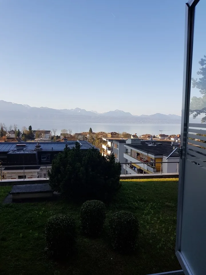 Schöne, helle Gewerbefläche mit Schaufenster