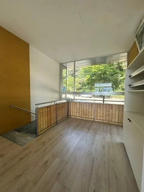 Schöne, helle Gewerbefläche mit Schaufenster