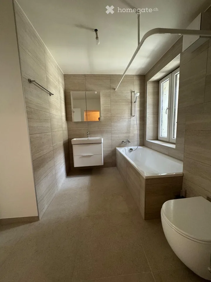 Appartement der gehobenen Klasse im 1. Stock mit Balkon (3.5 Zimmer)