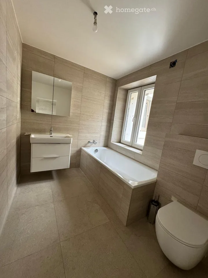 Appartement der gehobenen Klasse im 1. Stock mit Balkon (3.5 Zimmer)