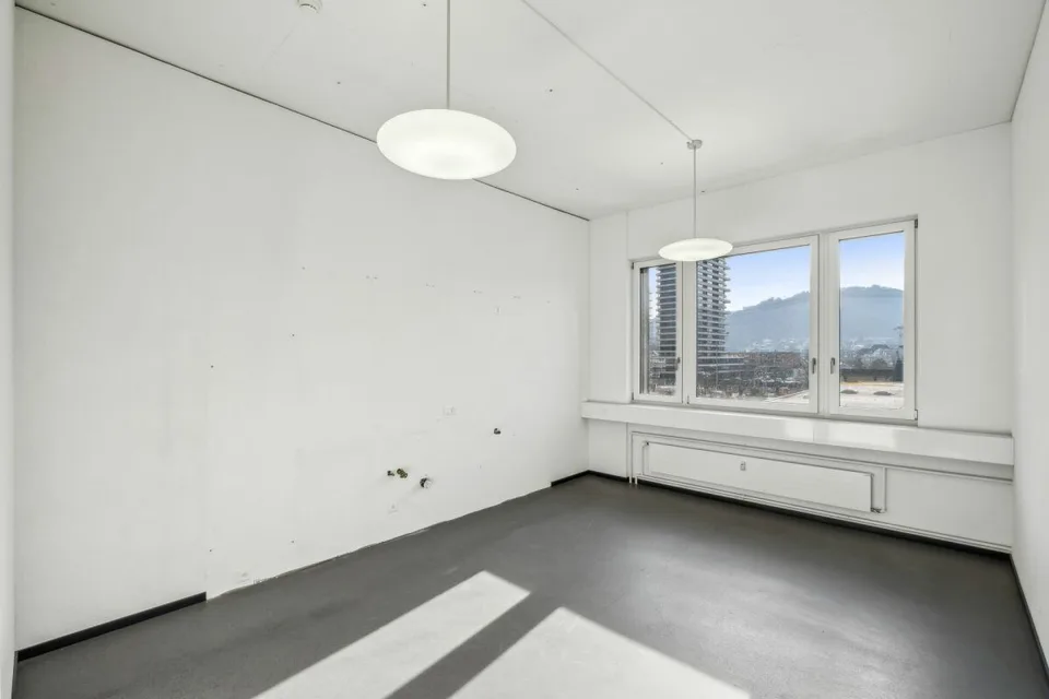 Attractive and versatile office space for rent in the Buss Industrial Park – photo 12 of 17