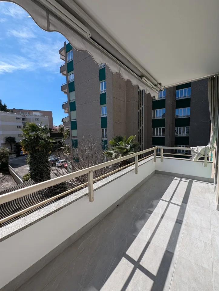 Ristrutturato e molto accogliente con balcone in centro Lugano