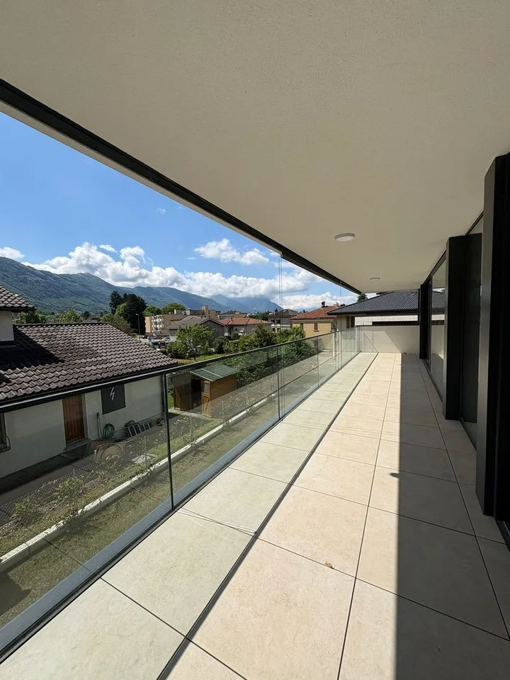 Moderno appartamento di 3.5 locali con ampia terrazza a Giubiasco