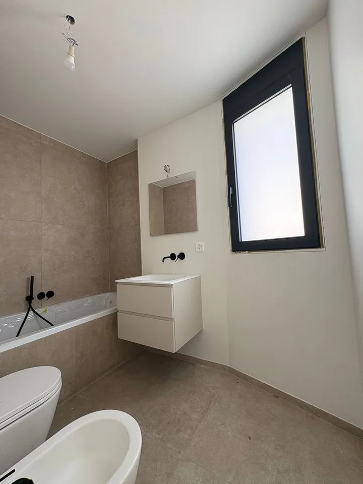Modernes 3.5-Zimmer-Apartment mit großer Terrasse in Giubiasco – Foto 11 von 13