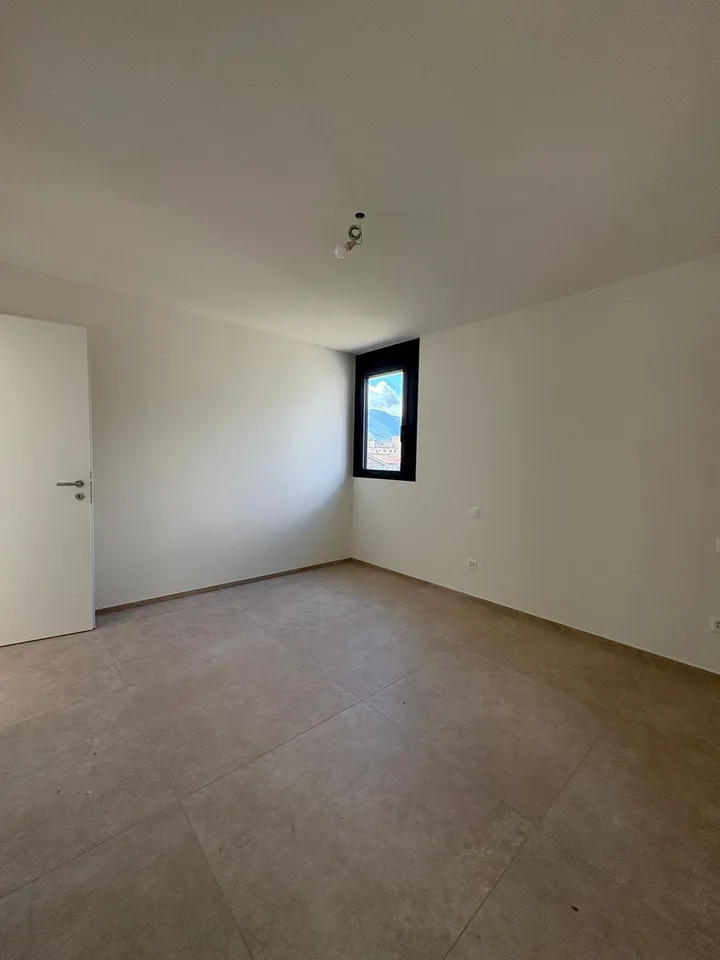 Modernes 3.5-Zimmer-Apartment mit großer Terrasse in Giubiasco – Foto 8 von 13