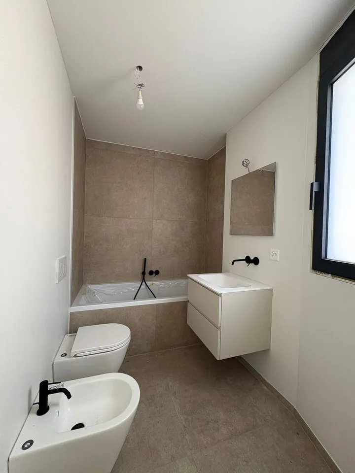 Modernes 3.5-Zimmer-Apartment mit großer Terrasse in Giubiasco – Foto 12 von 13