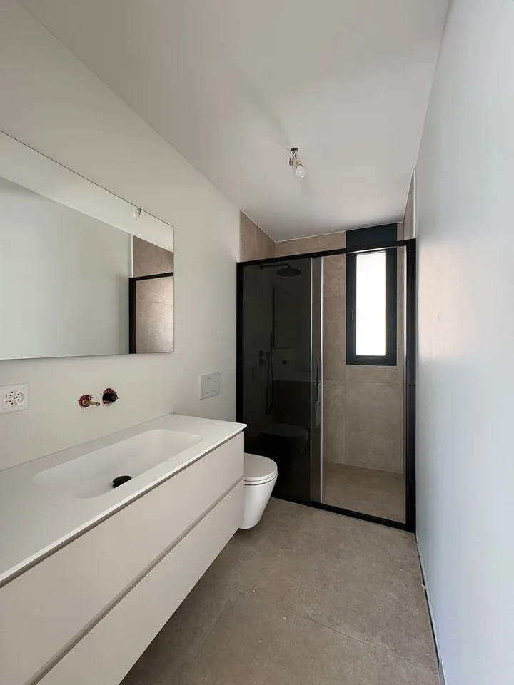 Modernes 3.5-Zimmer-Apartment mit großer Terrasse in Giubiasco – Foto 10 von 13