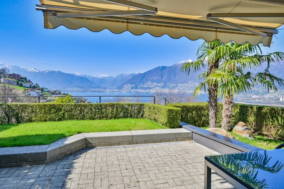 Bijou mediterraneo con giardino e vista sul Lago Maggiore