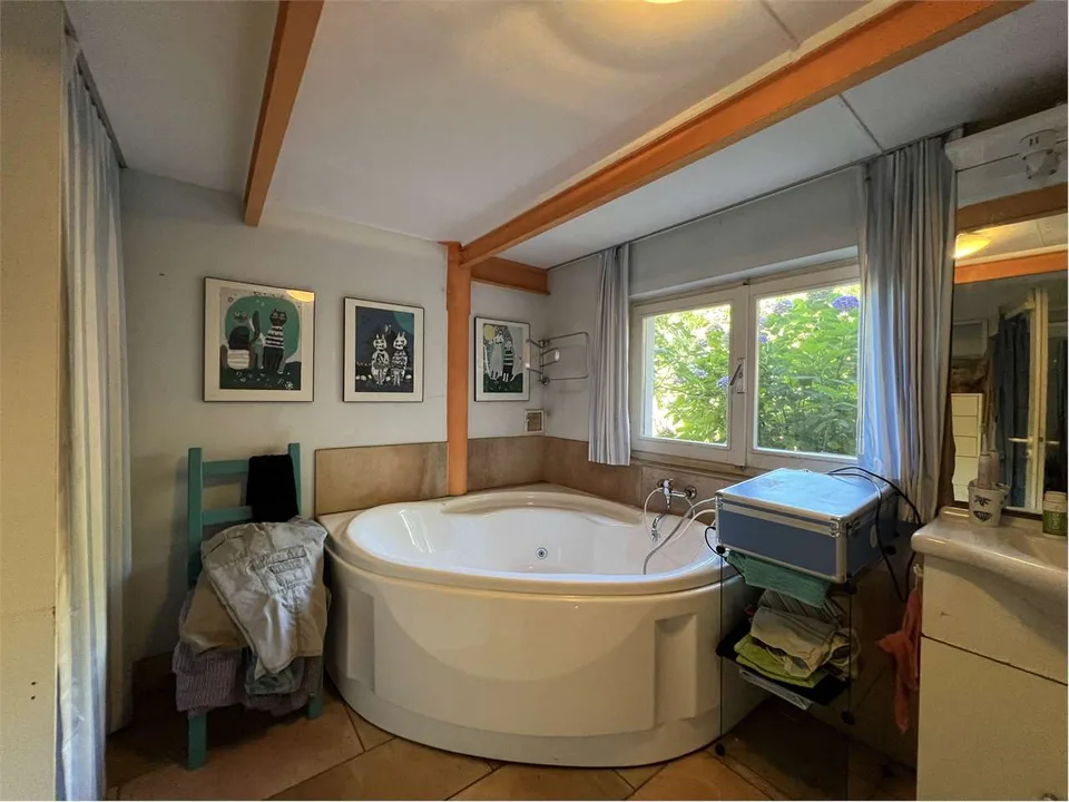 Tre case singole con bellissimo giardino, vista lago e piscina, in una – foto 9 di 13