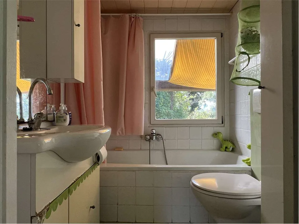 Tre case singole con bellissimo giardino, vista lago e piscina, in una – foto 13 di 13