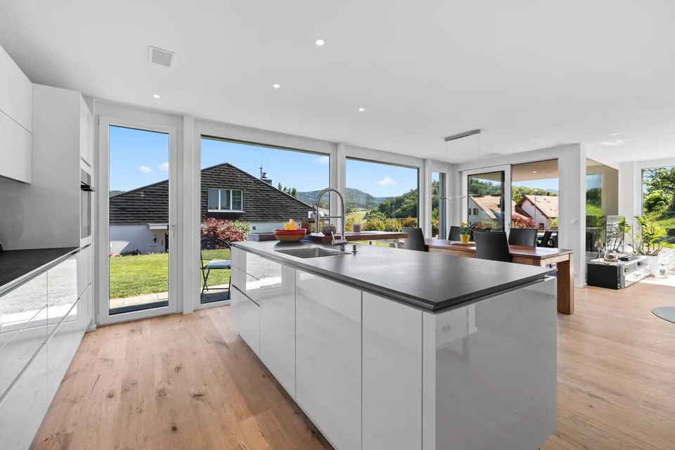Exklusives Wohnen mit Pool und Panorama – Foto 7 von 13