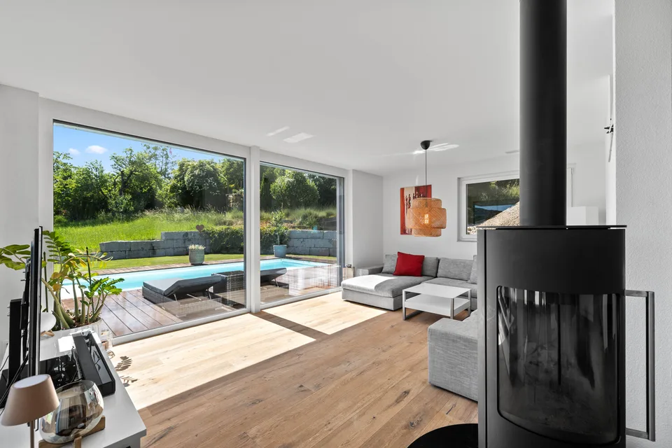 Exklusives Wohnen mit Pool und Panorama