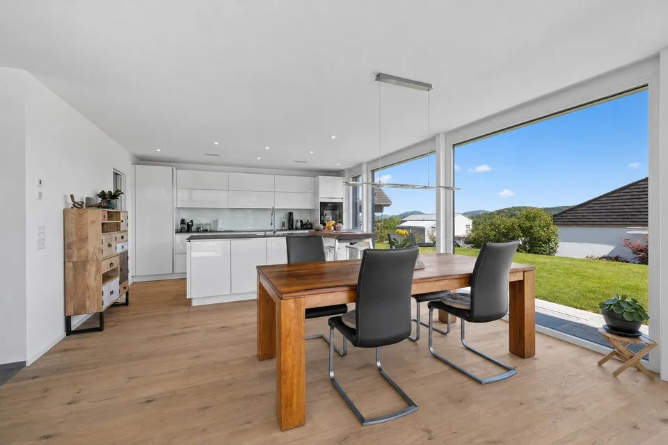 Exklusives Wohnen mit Pool und Panorama – Foto 6 von 13