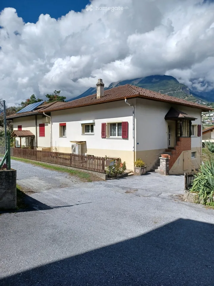 Haus mit 3 Garagen