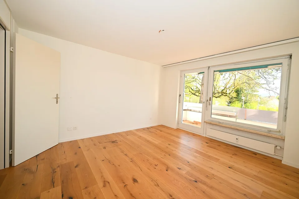 Appartement spacieux de 5 pièces dans un quartier calme avec garage à un emplacement exclusif sur Bruderholz