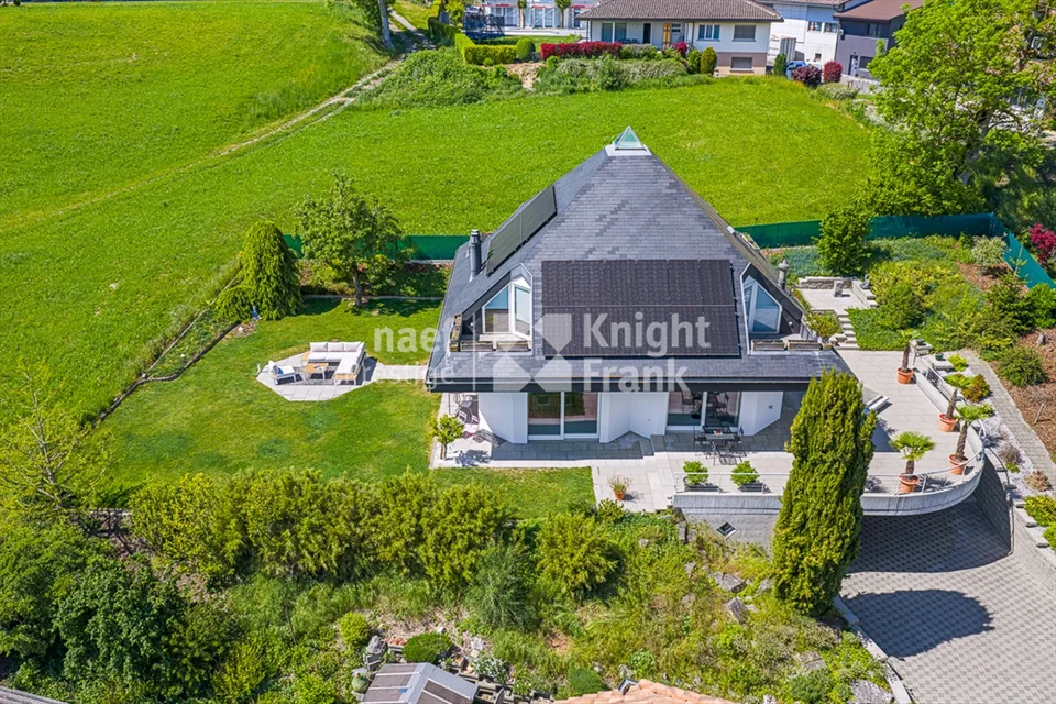 Einzelvilla mit 6 Zimmern und atemberaubendem Blick zum Verkauf in Lossy