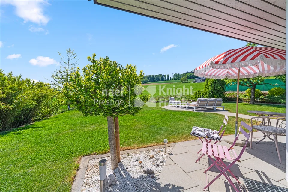 Einzelvilla mit 6 Zimmern und atemberaubendem Blick zum Verkauf in Lossy