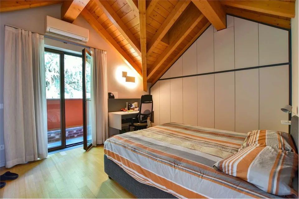 Curata villa con ampio parco e piscina riscaldata, in posizione privil – foto 12 di 13