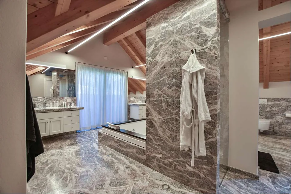 Curata villa con ampio parco e piscina riscaldata, in posizione privil – foto 11 di 13