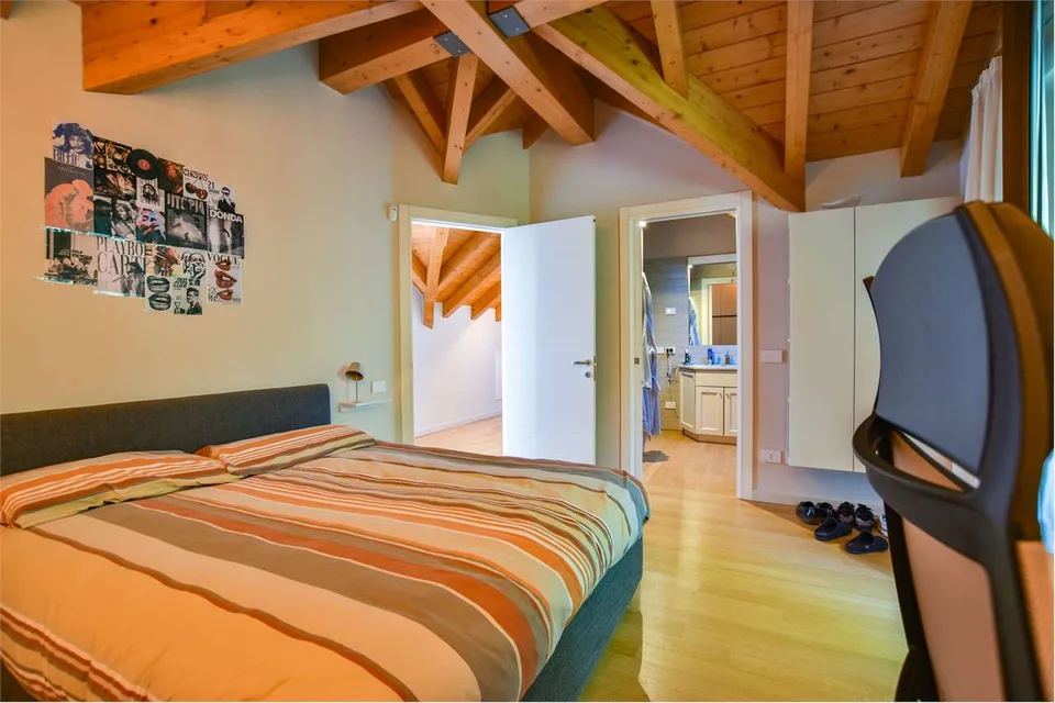 Curata villa con ampio parco e piscina riscaldata, in posizione privil – foto 13 di 13