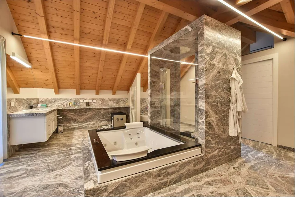 Curata villa con ampio parco e piscina riscaldata, in posizione privil – foto 10 di 13