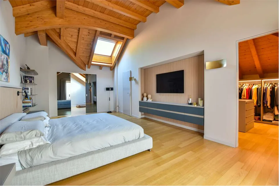 Curata villa con ampio parco e piscina riscaldata, in posizione privil – foto 9 di 13