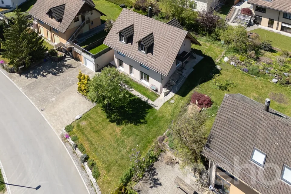 Schönes 9-Zimmer-EFH mit Einliegerwohnung in Madetswil (ZH)