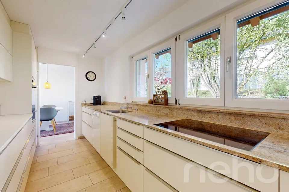 Schönes 9-Zimmer-EFH mit Einliegerwohnung in Madetswil (ZH)