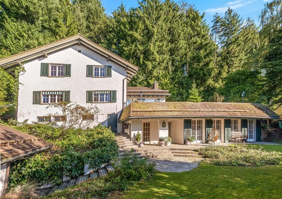 Verträumtes Landhaus am Waldrand mit malerischem Garten